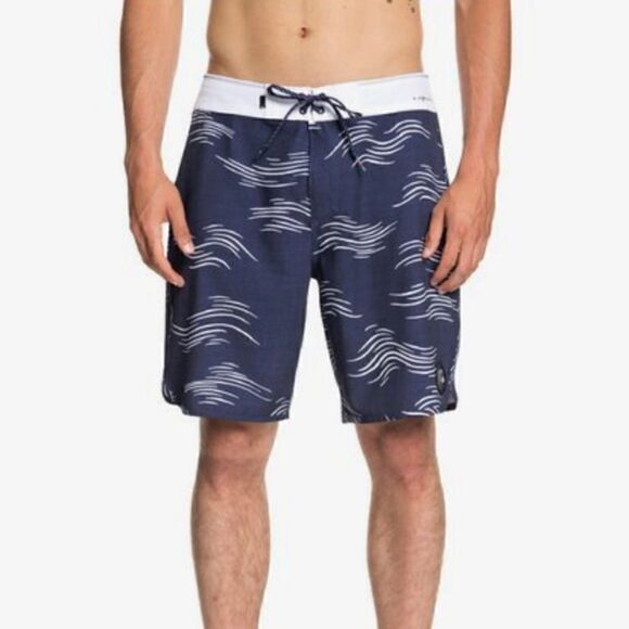 NWT Quicksilver Highline Zen Scallop Boardshorts - Picture 1 of 8